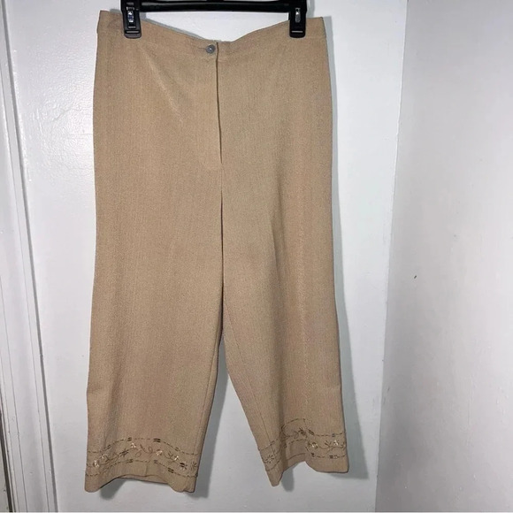 Alfred Dunner,12, beige sequent beaded elastic waist mother of pearl button crop - Picture 1 of 7